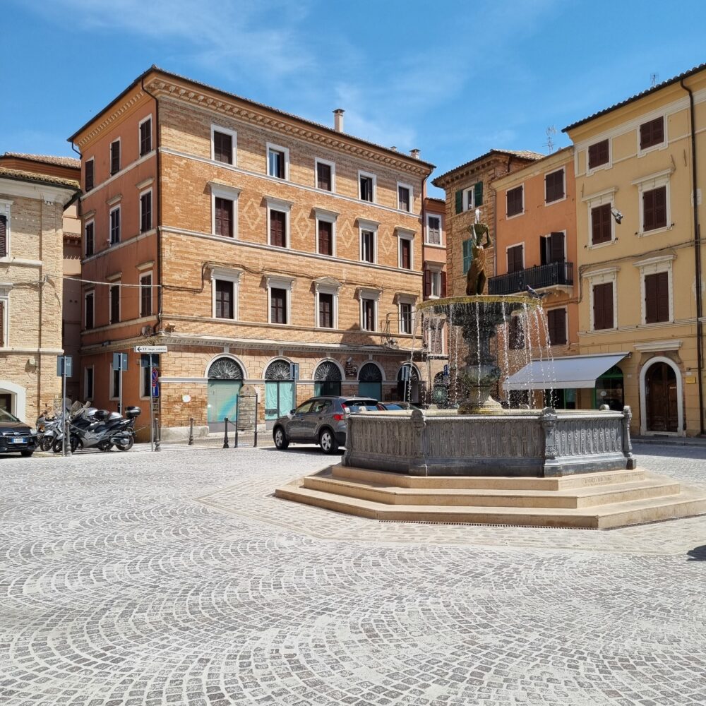 Piazza comune Osimo 1