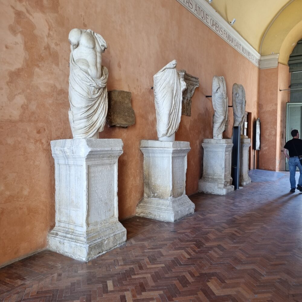 Statue romane  osimo