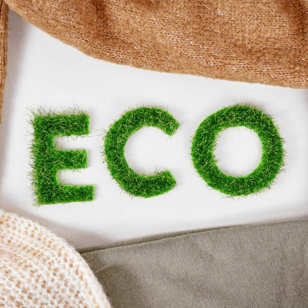 Vestire eco-sostenibile: quello che devi sapere sui tessuti naturali e riciclati