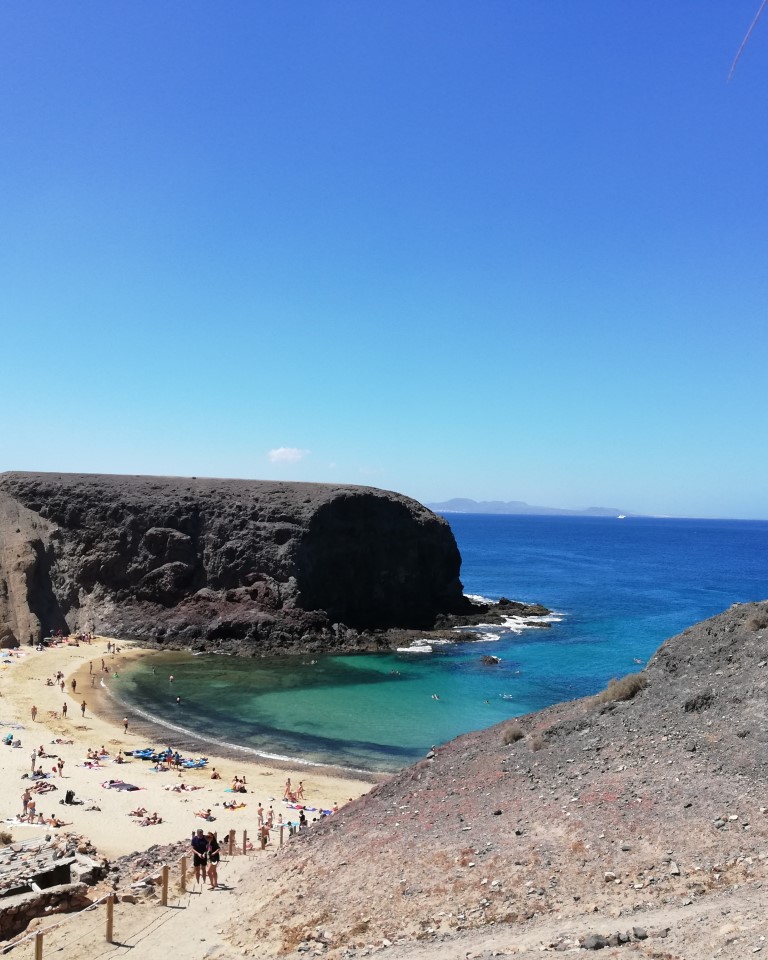 Vacanze a Lanzarote: un viaggio tra vulcani e arte