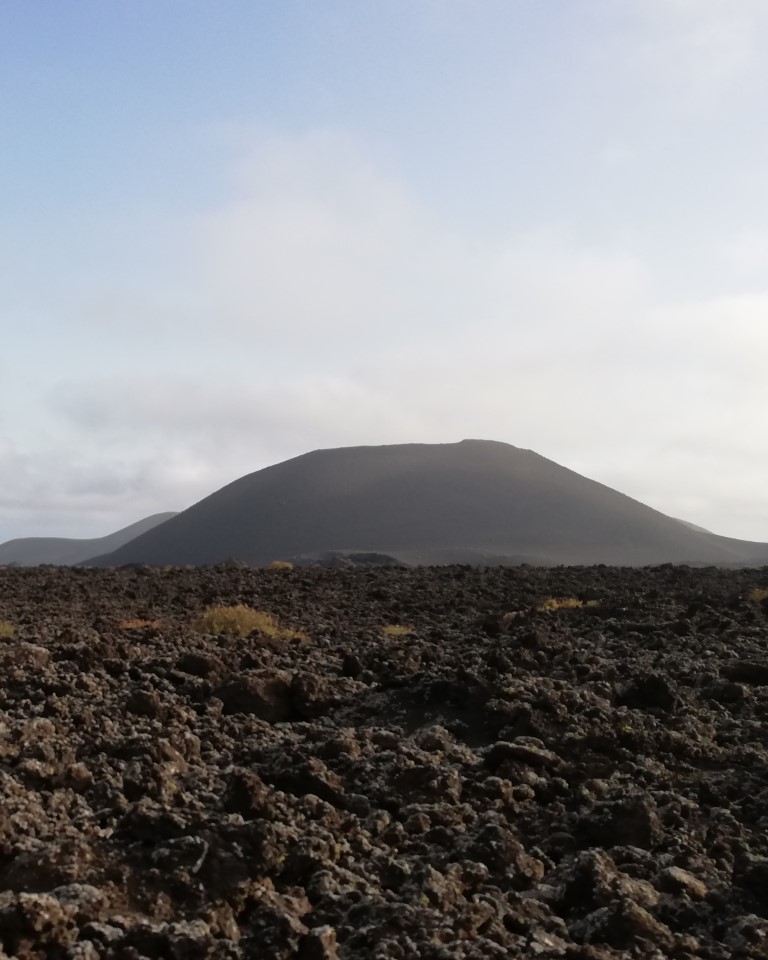 Vacanze a Lanzarote: un viaggio tra vulcani e arte