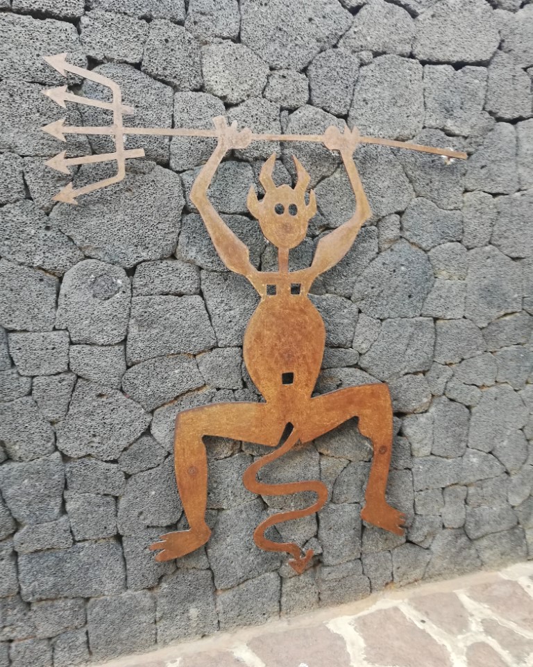 Vacanze a Lanzarote: un viaggio tra vulcani e arte